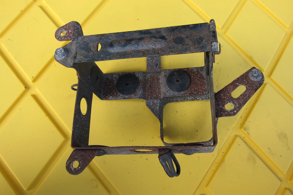 Honda CX650T 1983 Turbo OEM bandeja de batería soporte de caja Foto 1 de 4