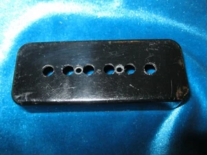 One Vintage 1960's Gibson P-90 PICKUP COVER UC 452 B - Picture 1 of 9
