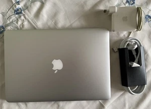 Apple MacBook Pro 2015 15" i7 16GB RAM 1TB SSD - Afbeelding 1 van 24