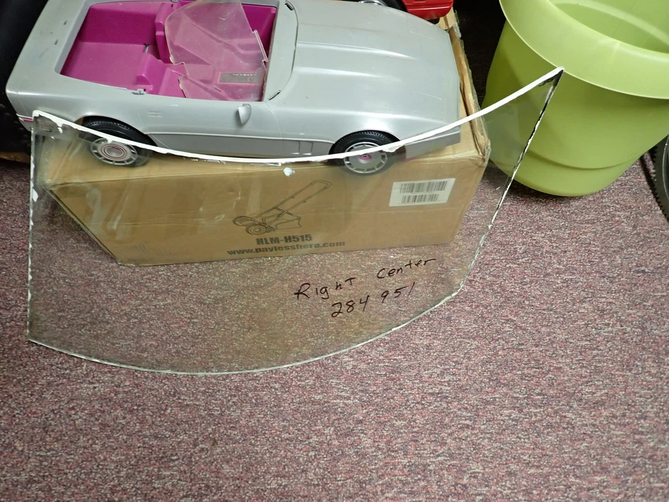 Studebaker 284951 1947-52 Starlight Coupe Rear Glass (Right Center) - Image 1 of 1