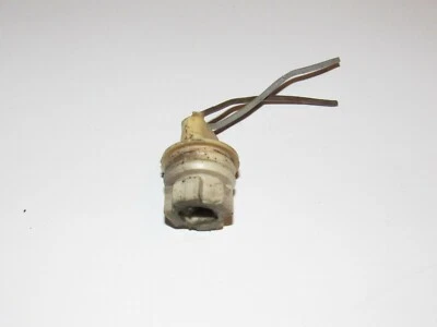 Arnés de corte de enchufe de bombilla marcador lateral trasero apto para Volkswagen Rabbit 81-84 Foto 1 de 3