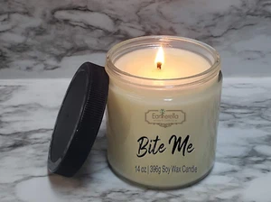 BITE ME Sojawachs 14 Unzen Glaskerze | Vegan | Starke Kirsche | Geschenk für Sie | Lustig - Bild 1 von 2