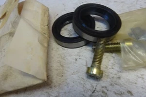 Harley Davidson BIG TWIN's XLs PAIR GENUINE OEM 45927-73 KAWABA Front Fork SEALS - Picture 1 of 3