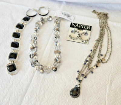 Nuevo con etiquetas Juego de Pendientes y Collar Napier 1928 Collar Pulsera/Pendientes Foto 1 de 4