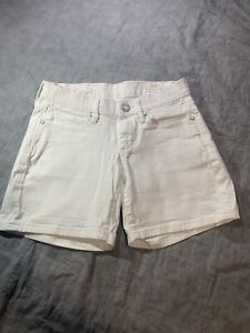Lilly Pulitzer White South Ocean Short Size 2~Gold Accents Embroidered Pockets