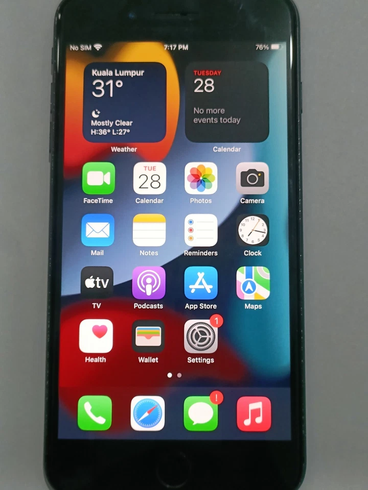 Apple iPhone 7 Plus 128GB Black  Working Boot Loop on Restart  - Image 1 of 4