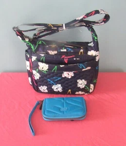 BOLSO BANDOLERA LUG FLUTTER SE AZUL MARINO FLORAL CON PORTABOTELLAS Y PULSERA AZUL SÓLIDA - Imagen 1 de 5