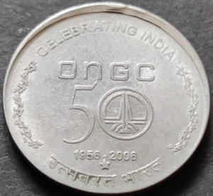 India Rs 5, Error Coin, 2006, Hyderabad, with *OFF CENTER & a STRUCK THRU* (D49) - Picture 1 of 3