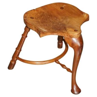 STUNNING BURR YEW WOOD VINTAGE THREE LEGGED STOOL VERY DECORATIVE TIMBER GRAIN - Image 1 of 4