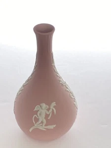 Wedgwood Pink Jasperware with White Cherub & Garland Bud Vase - Picture 1 of 6