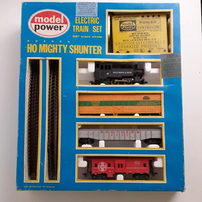 Vintage HO Scale Model Power Electric Train Set With track set 1030 - Image 1 of 4