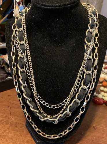 VETEMENTS Collana Fibbia Aragosta Catena Nastro Nero Tessuto Nero