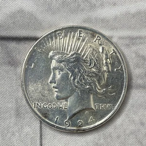 1924-P Peace Dollar, Shiny and Good or Better Face Details #259 - Picture 1 of 16