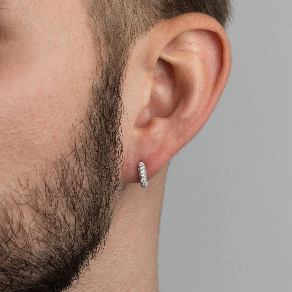 Pendientes tipo argolla Huggie gruesos de diamantes creados de 1,50 quilates de oro amarillo de 14 quilates más de 925 Foto 1 de 4