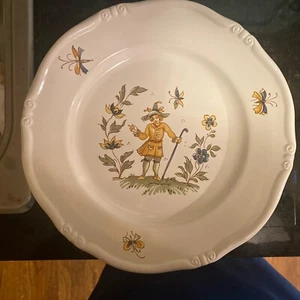 Par de platos vintage hombre en un campo - hechos por Moulin Des Loups, Francia - Imagen 1 de 4