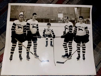 1935 BNL WEMBLEY LIONS HOCKEY TEAM MASCOT NHL LONDON ENGLAND AHL OHA WHA TYPE 1 - Image 1 of 4