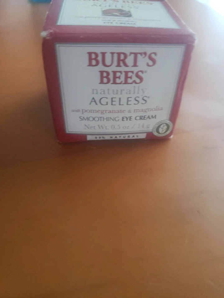 Crema suavizante de ojos Burt's Bees Naturally Ageless Line Foto 1 de 1