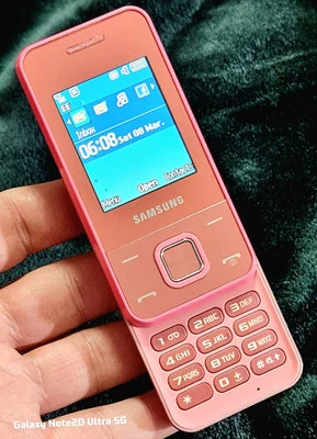 Samsung GT-E2330B Slide (Unlocked) Mobile Phone Excellent Condition With Charger - Image 1 of 4