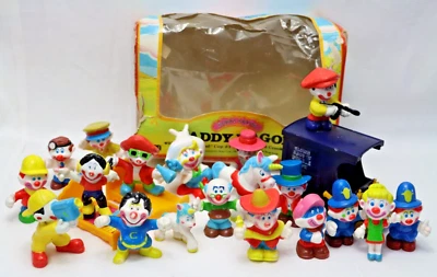 Lote de figuras de acción de PVC Mego CLOWN AROUND (19) con Clown Paddy Wagon 1981 Foto 1 de 4