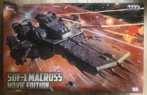 Hasegawa Macross  MC05 SDF-1 Macross Movie Edition 1/4000 (damaged box) - Picture 1 of 7