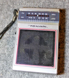 Vintage Radio Shack ‘REALISTIC’ Hand Held Portable AM-FM Radio 12-719 WORKS! - Picture 1 of 7