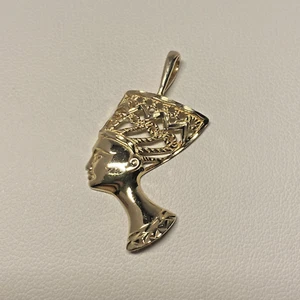 Nofretete Anhänger 14K Gelbgold Anhänger, 2,1 Gramm, 1,25" hoch 0,75" breit - Bild 1 von 6