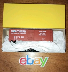 HO Accurail Bausatz 3213 Southern Serves The South 40’ AAR Steel Boxcar Neu! - Bild 1 von 3