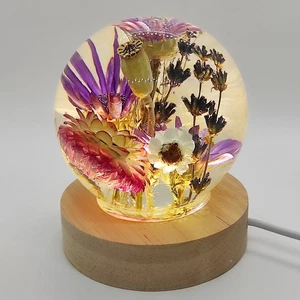 Dried flowers resin lamp, real flower night light, nature lover gift - Picture 1 of 10