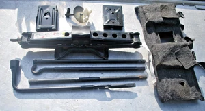 2006-2010 Hummer H3  Tool Kit Set With Case & Tire Jack USED OEM MINT CONDITION - Picture 1 of 8