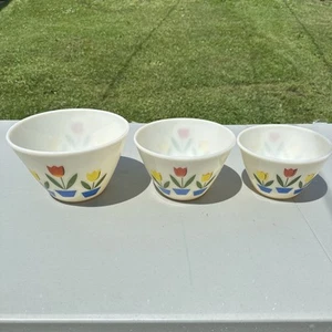 VTG 1940s Fire King Tulip Mixing/Nesting Bowls by Anchor Hocking - Set of 3 - Picture 1 of 17