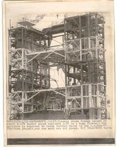 Damaged Launchpad SATURN IVB Rocket EXPLOSION Vintage 1967 Press Photo - Picture 1 of 2