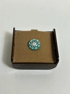Vintage Caithness Glas Miniatur Millefiori Krawatte Pin ""CCC"" verpackt - Bild 1 von 10