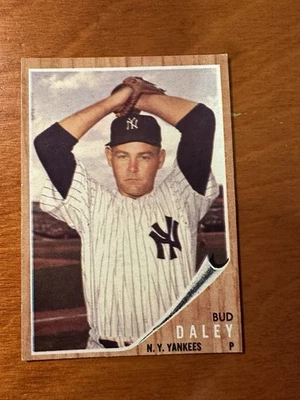 1962 Topps Baseball Card #376 Bud Daley New York Yankees Exmt - Image 1 of 2