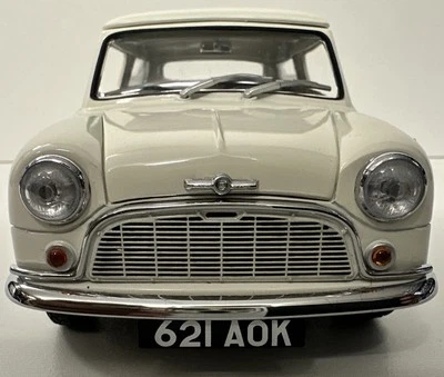 Kyosho Morris Mini Minors 1:18 Classic British Car 1/18 WHITE - Image 1 of 4
