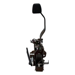 TOYOTA HILUX MANUAL CLUTCH PEDAL 2.8 2015-2023 - Picture 1 of 8