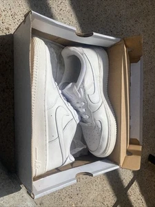 Air Force 1 LE (GS) Size 7   - Picture 1 of 4