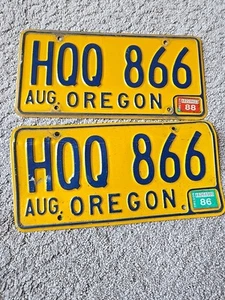 Vintage Oregon License Plate Yellow Mountains 1986/88 Tags Bent - Picture 1 of 4