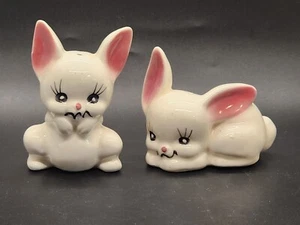 Vintage 1980 Enesco White Bunny Rabbit Salt and Pepper Shakers Ceramic - Picture 1 of 13