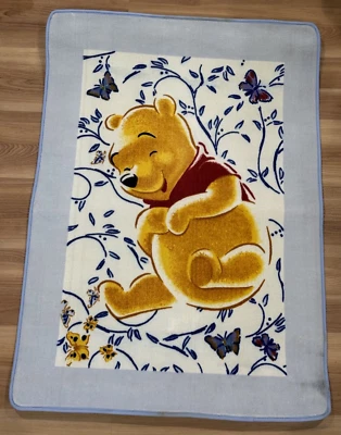 Alfombra Disney "Winnie The Pooh" azul cielo/multi 29,5 pulgadas x 41,5 pulgadas ~ nueva sin etiqueta Foto 1 de 4