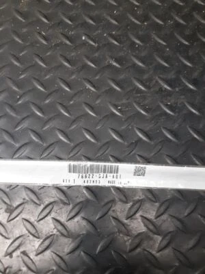 <p>Genuine Acura OEM Part Rubber Blade (700MM) RL 2005-2012 76622-SJA-A01 Foto 1 de 3