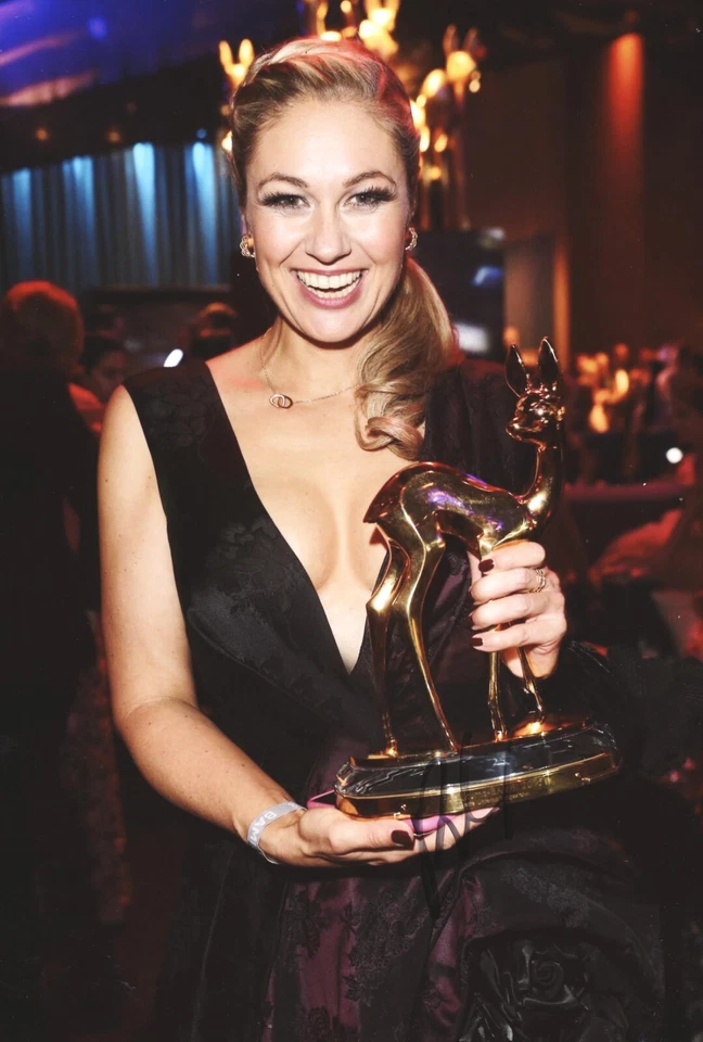 Ruth Moschner  original signiertes Foto 20 x 30 cm HAMMERMOTIV - Bild 1 von 1