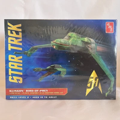 SKILL 2 MODEL KIT KLINGON BIRD-OF-PREY "STAR TREK" 1/350 SCALE AMT AMT949/12 - Image 1 of 4
