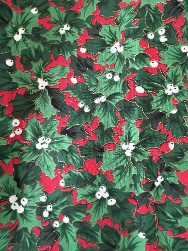 Рождественская швейная ткань Holly Berry зеленый красный шелк Northscott 30 дюймов x 44 дюйма - Изображение 1 из 3