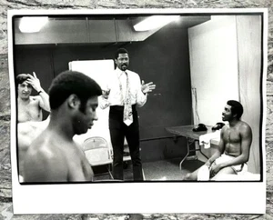 1969 Bill Russell, Oscar Robertson "Coach And a Player" Type 1 Original Photo - Picture 1 of 2