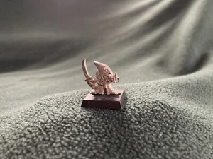 Warhammer WFB Orcos y Duendes Duende Nocturno con Espada y Dedo Fuera de Uso Metal - Imagen 1 de 8