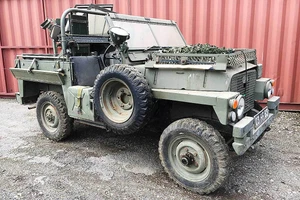 Land Rover Lightweight Desert Reconnaissance Vehicle - Picture 1 of 11