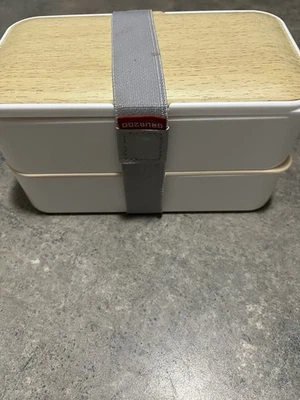 Fiambrera apilable con utensilios GRUB2GO Bento blanca con tapa bronceada 7,5x4 pulgadas Foto 1 de 4