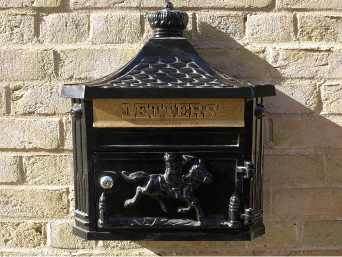 Black Vintage Victorian Style Wall Mounted Outdoor Letter Mail Post Box Lockable - Image 1 of 1
