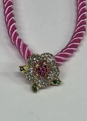 Colar rosa camélia 18” cordão strass ouro flores declaração de moda NOVO - Imagem 1 de 4