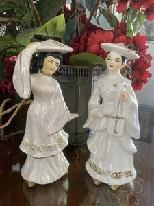 Par de estatuas orientales de lusterware de la década de 1930 - músico y bailarín - Imagen 1 de 7